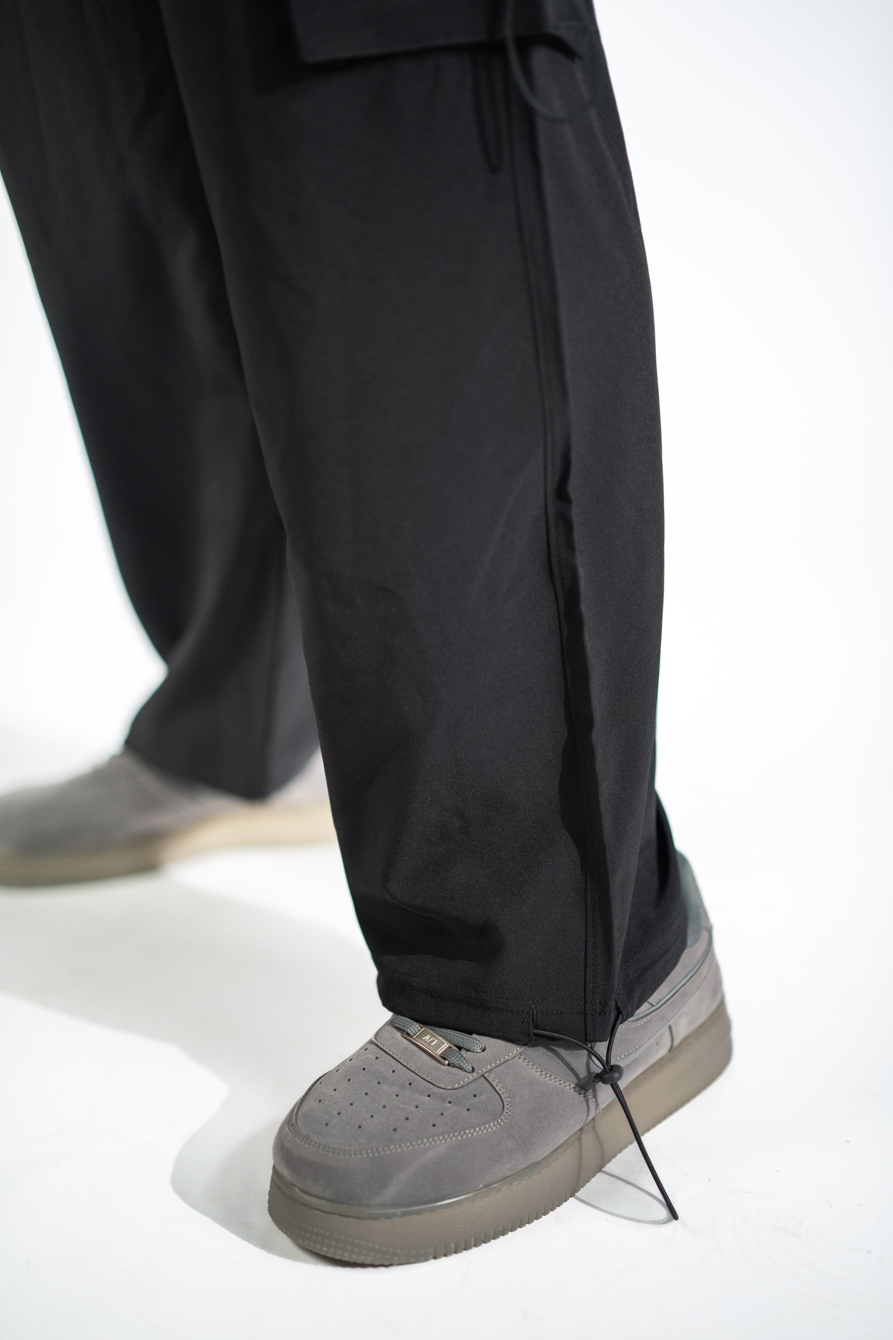 BLACK CARGO PANTS